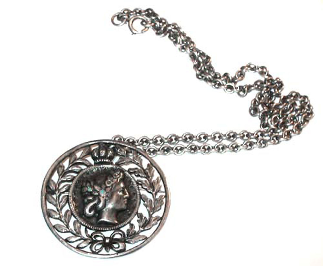 Jugendstil Kette mit figürlichem Anhänger