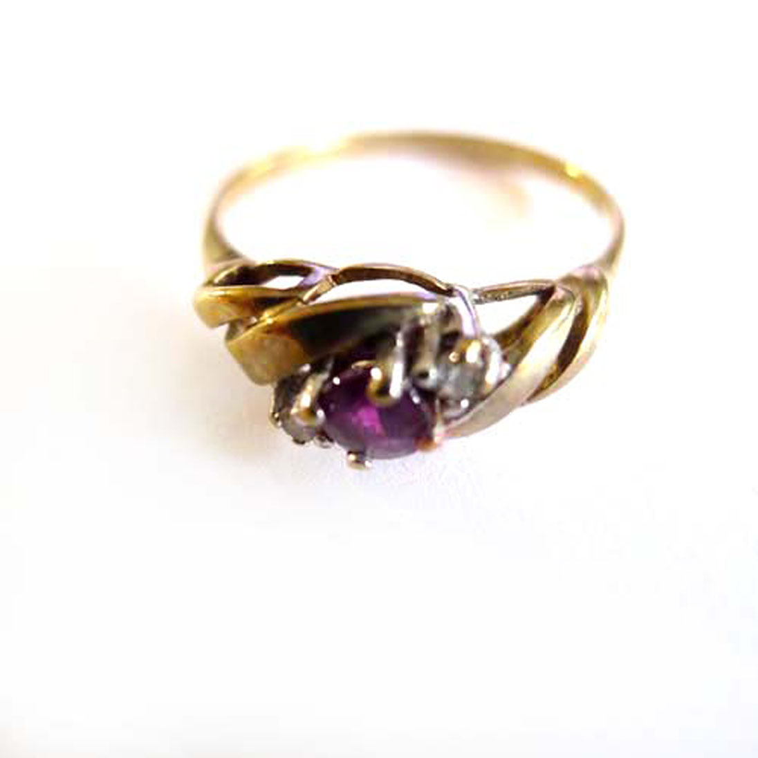 Ring 333 Gold mit violettem Stein