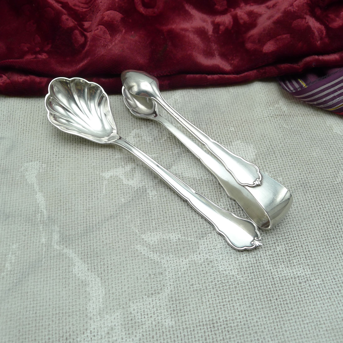 Hanseat Chippendale Zuckerzange und Löffel 90 versilbert