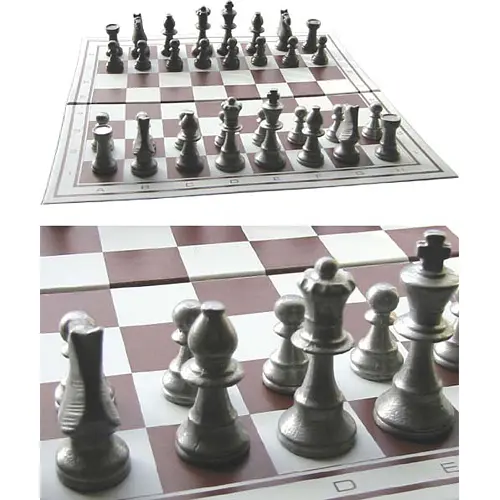 Faltbares Schachspiel mit Zinnfiguren