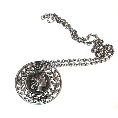 Jugendstil Kette mit figürlichem Anhänger Jugendstil Kette mit figürlichem Anhänger