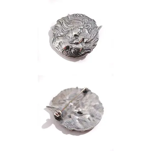 Alte Brosche Metall, Frau mit Vogel