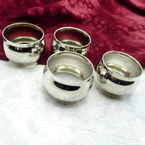 4 Serviettenringe rund versilbert